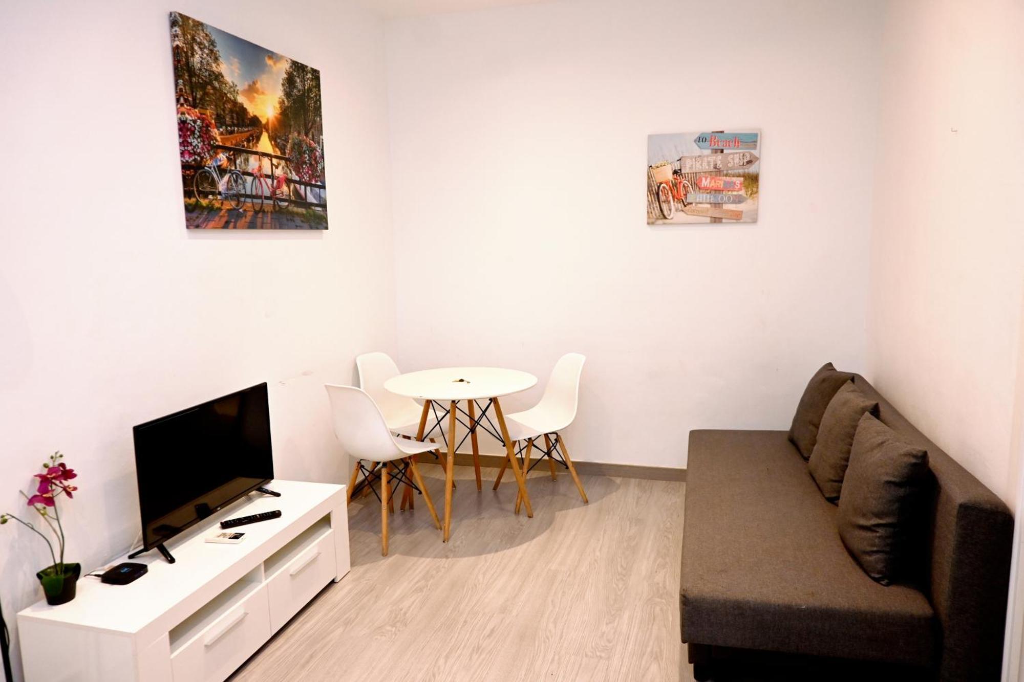 Homenfun Les Corts Apartment