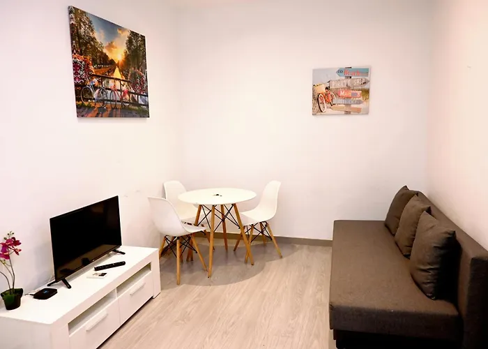 HOMEnFUN Barcelona Les Corts